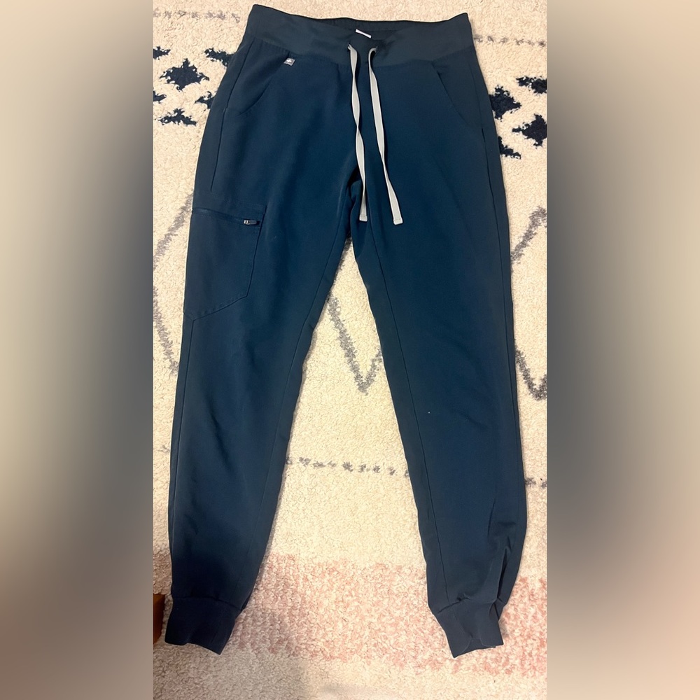Figs dark harbor xs jogger